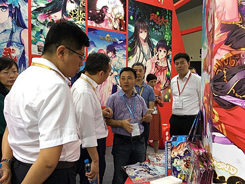 《粘液同居》第一季在线观看